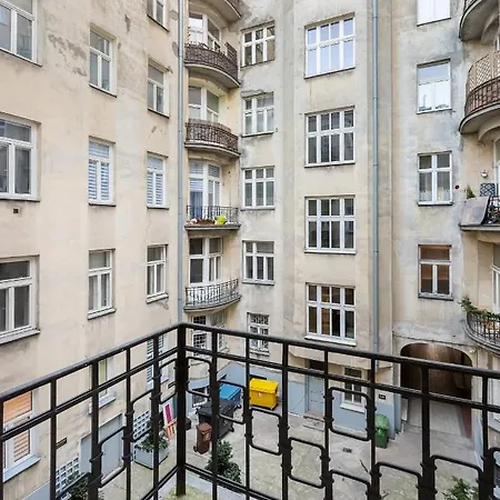 Zurawia Centre Tenement Warschau